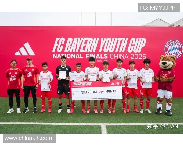 足球明星与中国朋友携手共进共同推动足球事业发展与文化交流